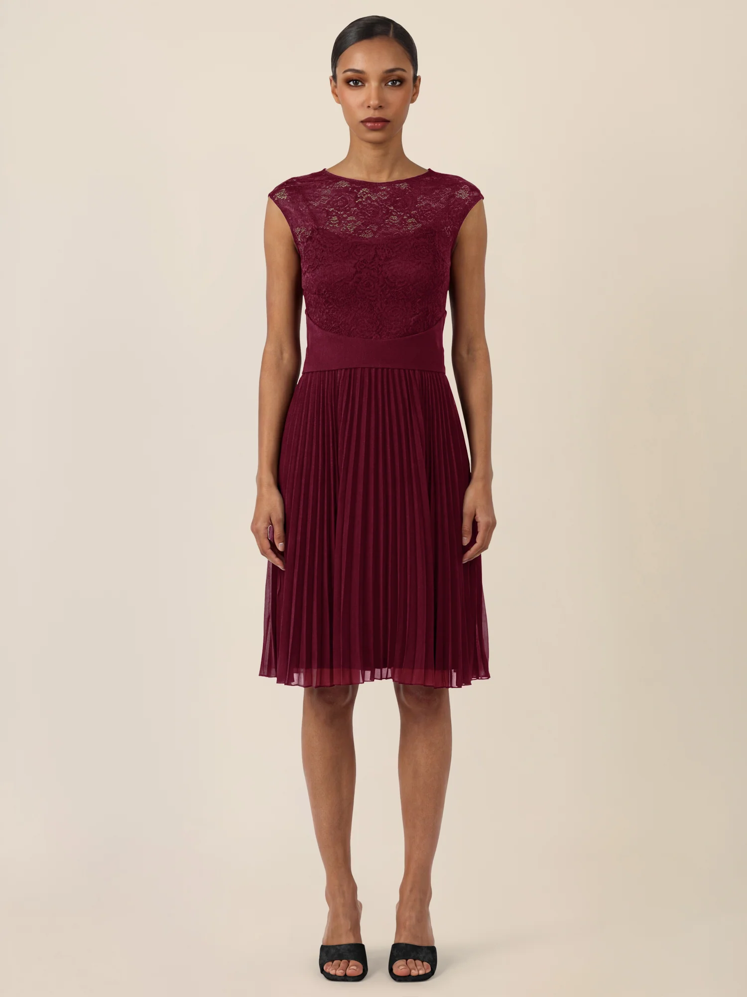 APART Spitzenkleid mit Plisseerock | weinrot