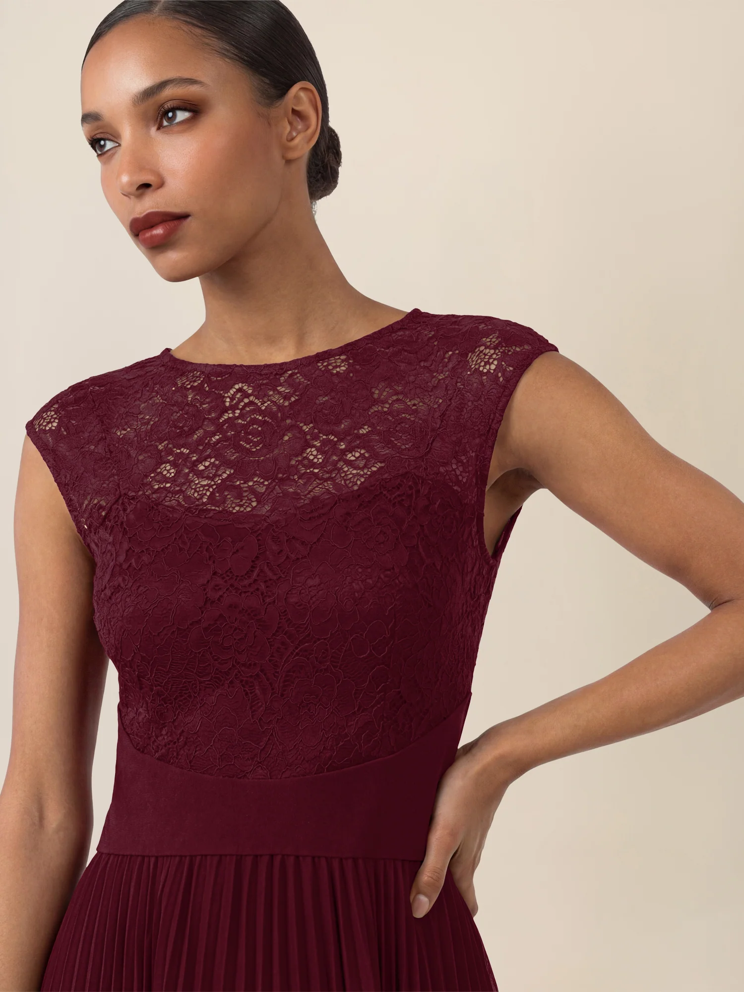 APART Spitzenkleid mit Plisseerock | weinrot - Image 5