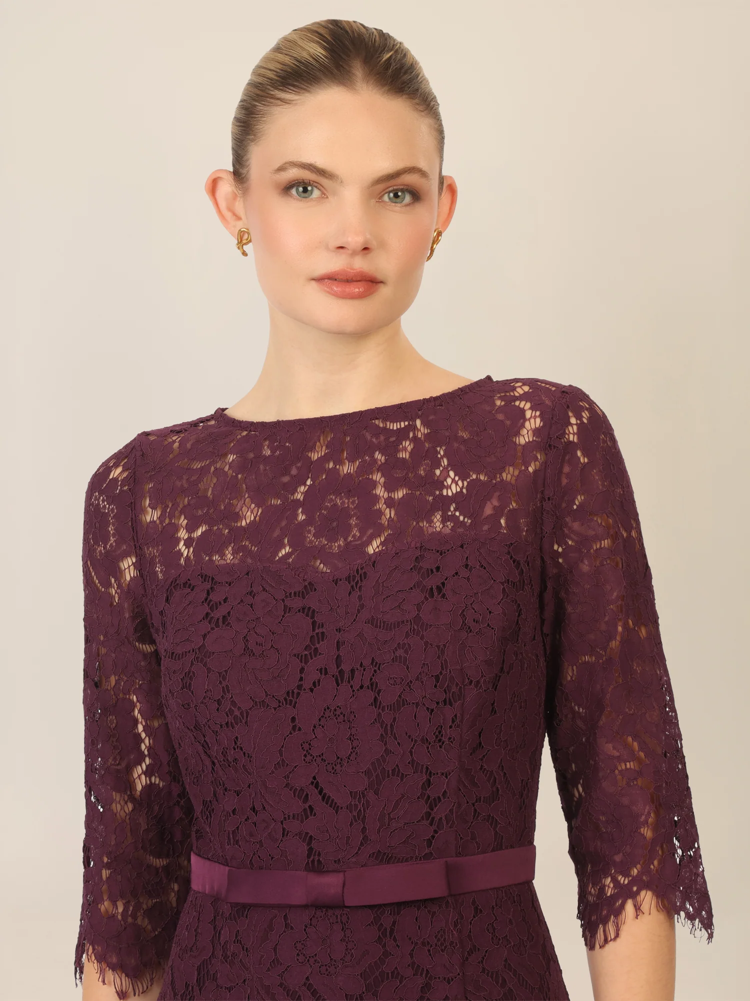 APART Spitzenkleid mit Schleifen-Gürtel | dunkel lila - Image 4