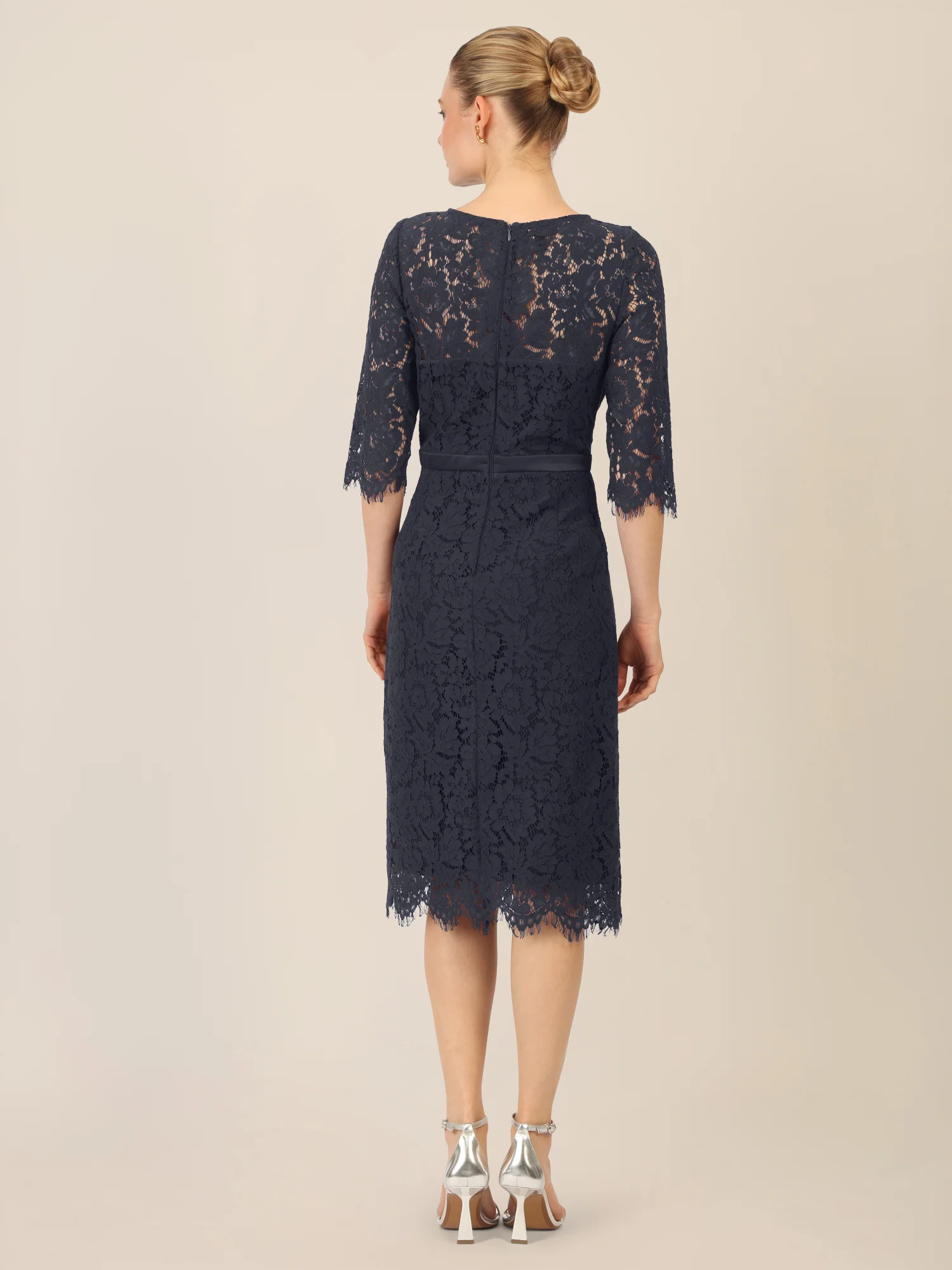 APART Spitzenkleid mit Schleifen-Gürtel | nachtblau - Image 2