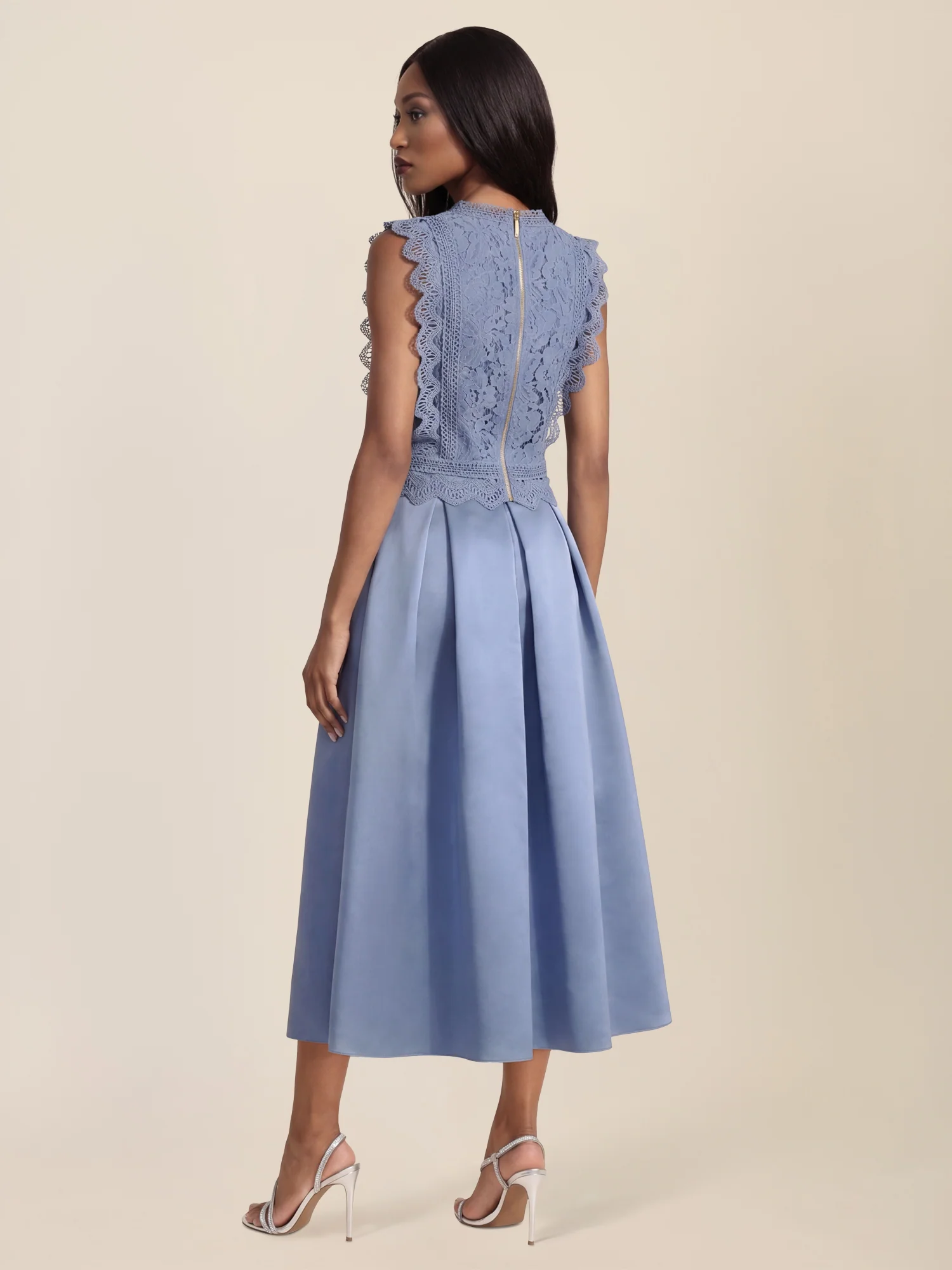 APART Spitzentop mit Rüschen und Häkeldetails | rauchblau - Image 9