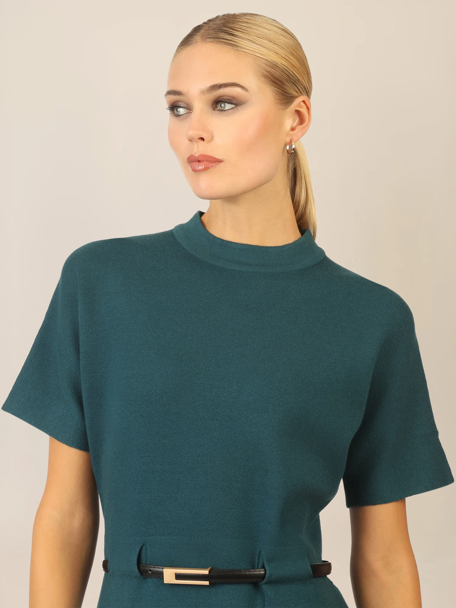 APART Strickkleid mit Gürtel und Stehkragen | dunkelgrün - Image 5