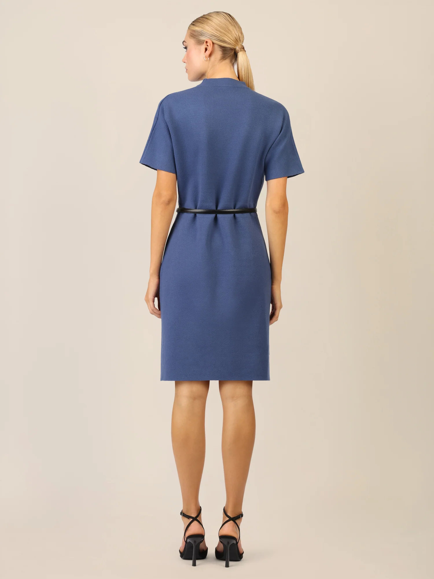 APART Strickkleid mit Gürtel und Stehkragen | mittelblau - Image 2