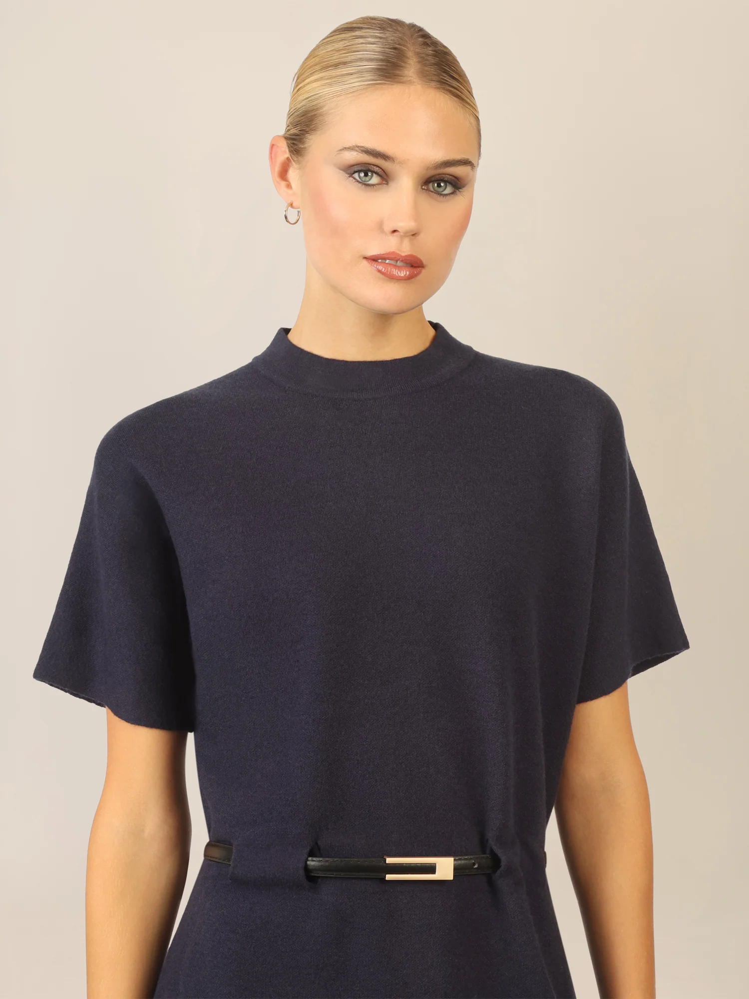 APART Strickkleid mit Gürtel und Stehkragen | nachtblau - Image 5
