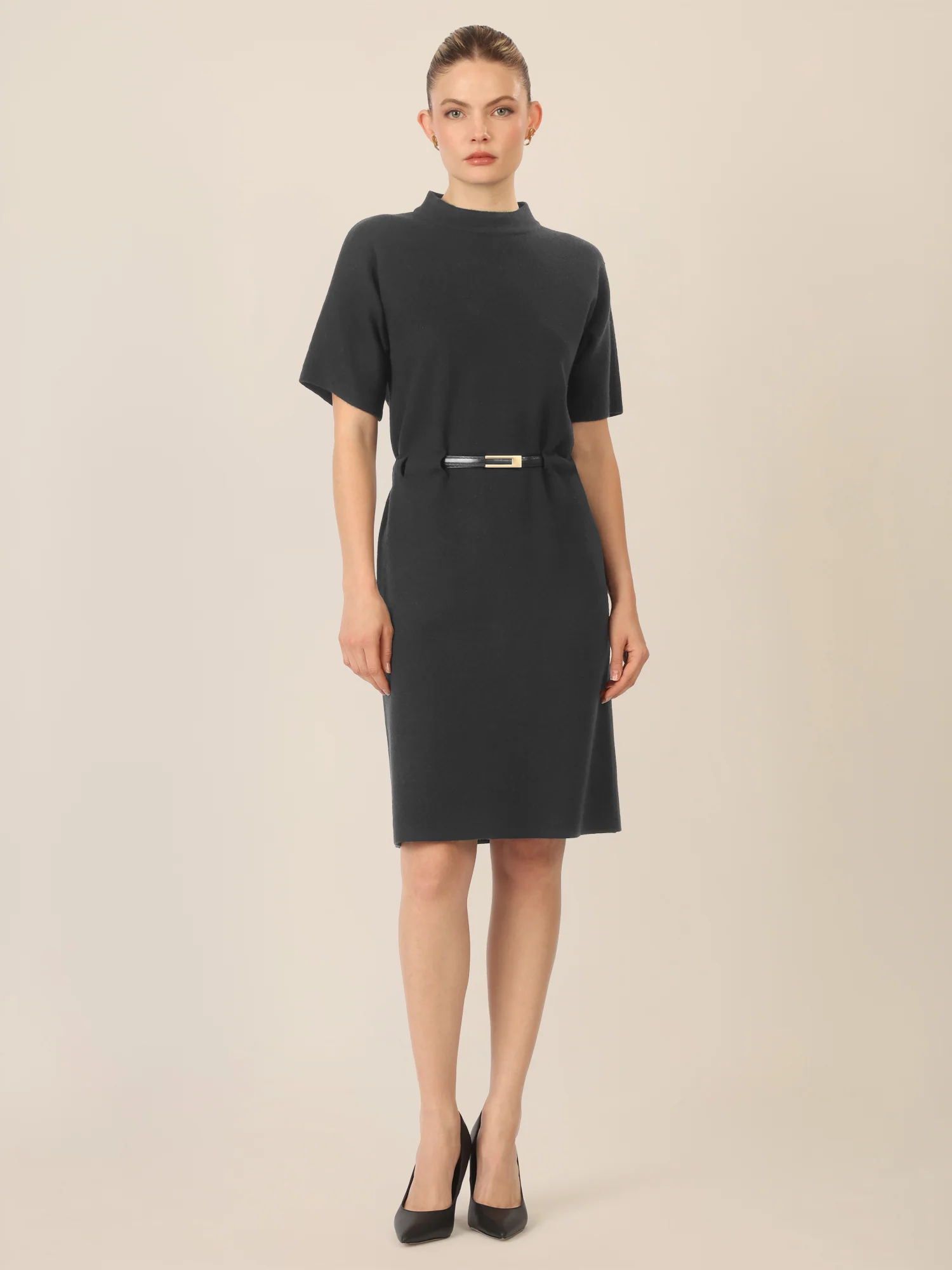 APART Strickkleid mit Gürtel und Stehkragen | schwarz