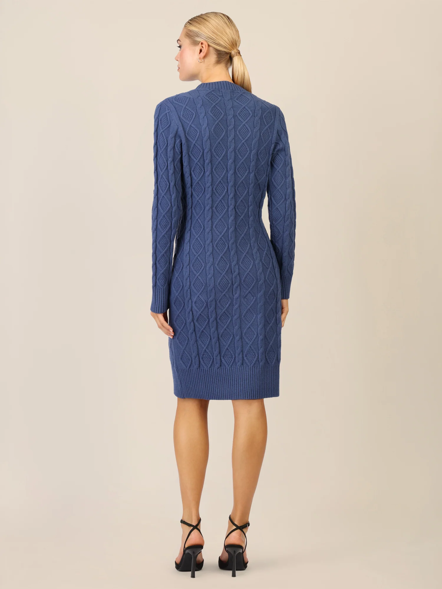 APART Strickkleid mit Strukturmuster und Rundhalsausschnitt | mittelblau - Image 2