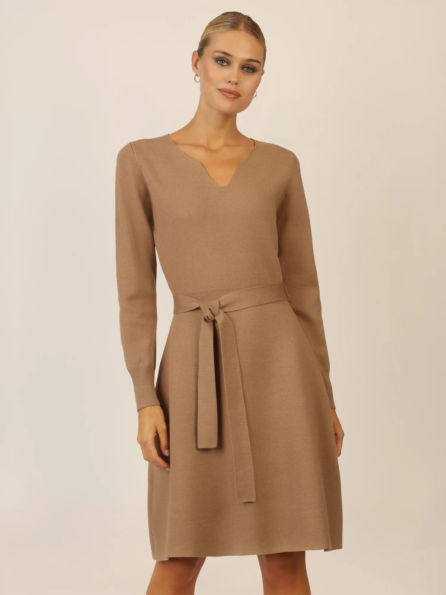 APART Strickkleid mit V-Ausschnitt | camel - Image 4