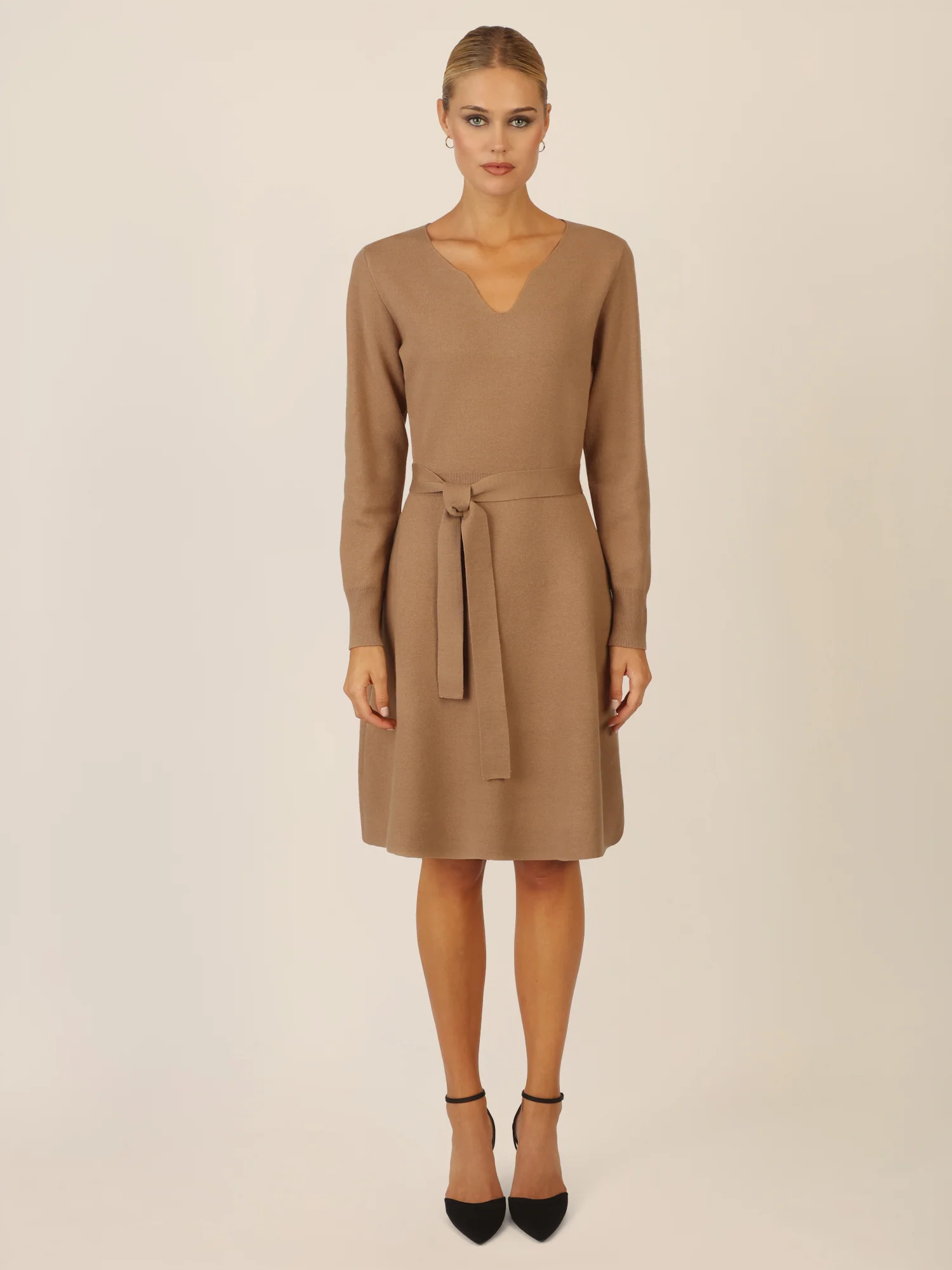 APART Strickkleid mit V-Ausschnitt | camel - Image 6