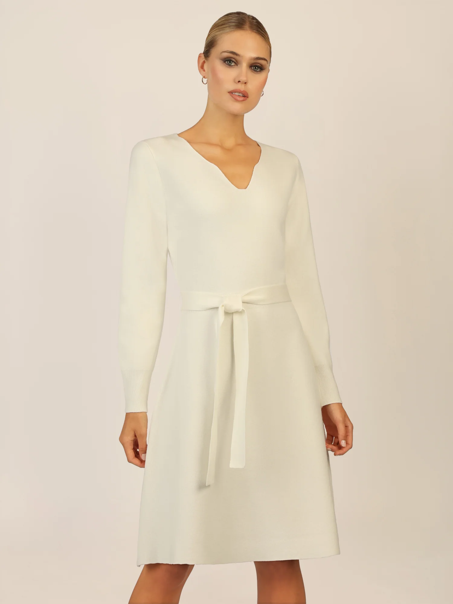 APART Strickkleid mit V-Ausschnitt | creme - Image 4