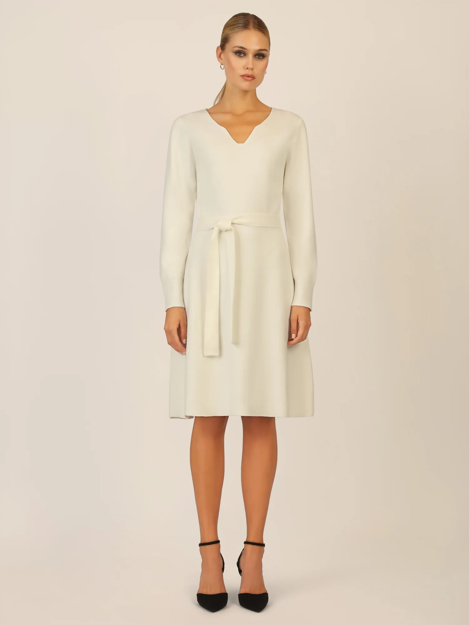 APART Strickkleid mit V-Ausschnitt | creme - Image 6