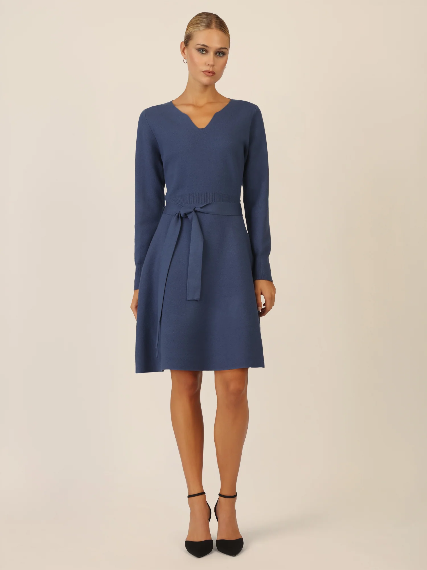 APART Strickkleid mit V-Ausschnitt | mittelblau - Image 6