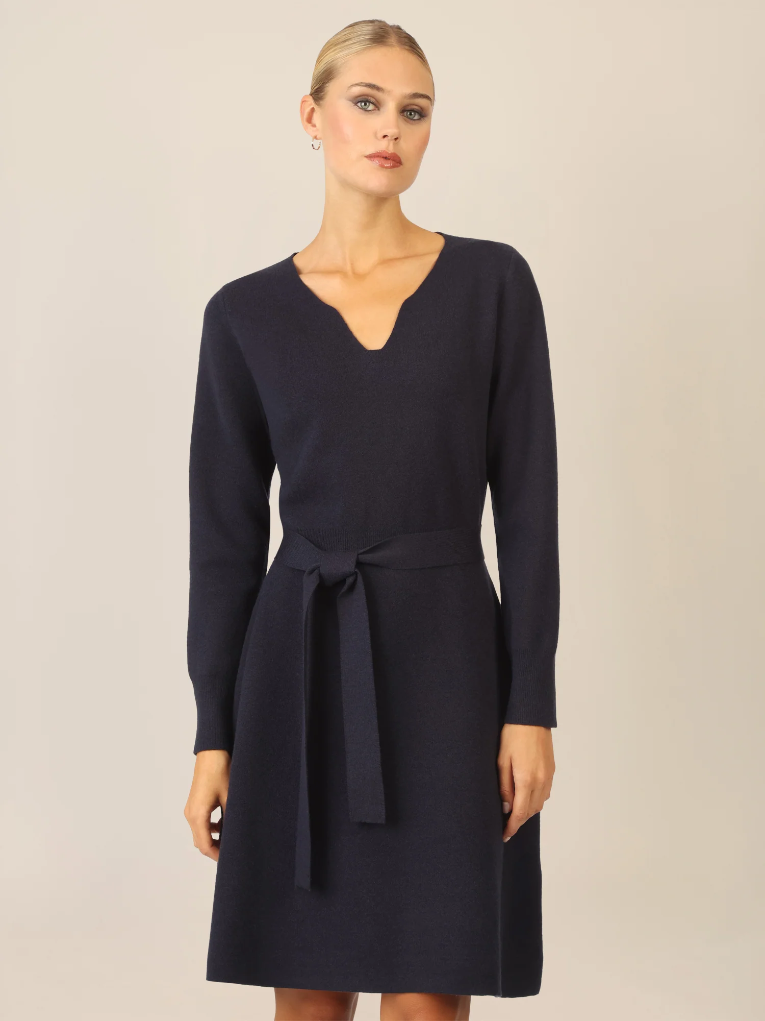 APART Strickkleid mit V-Ausschnitt | nachtblau - Image 4