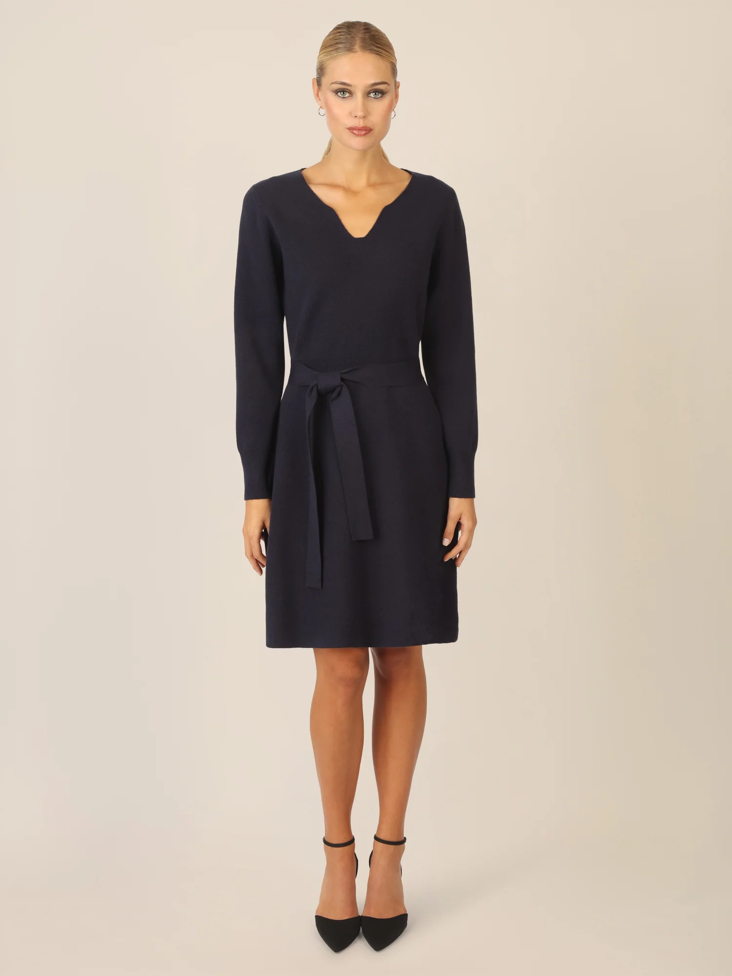 APART Strickkleid mit V-Ausschnitt | nachtblau - Image 6