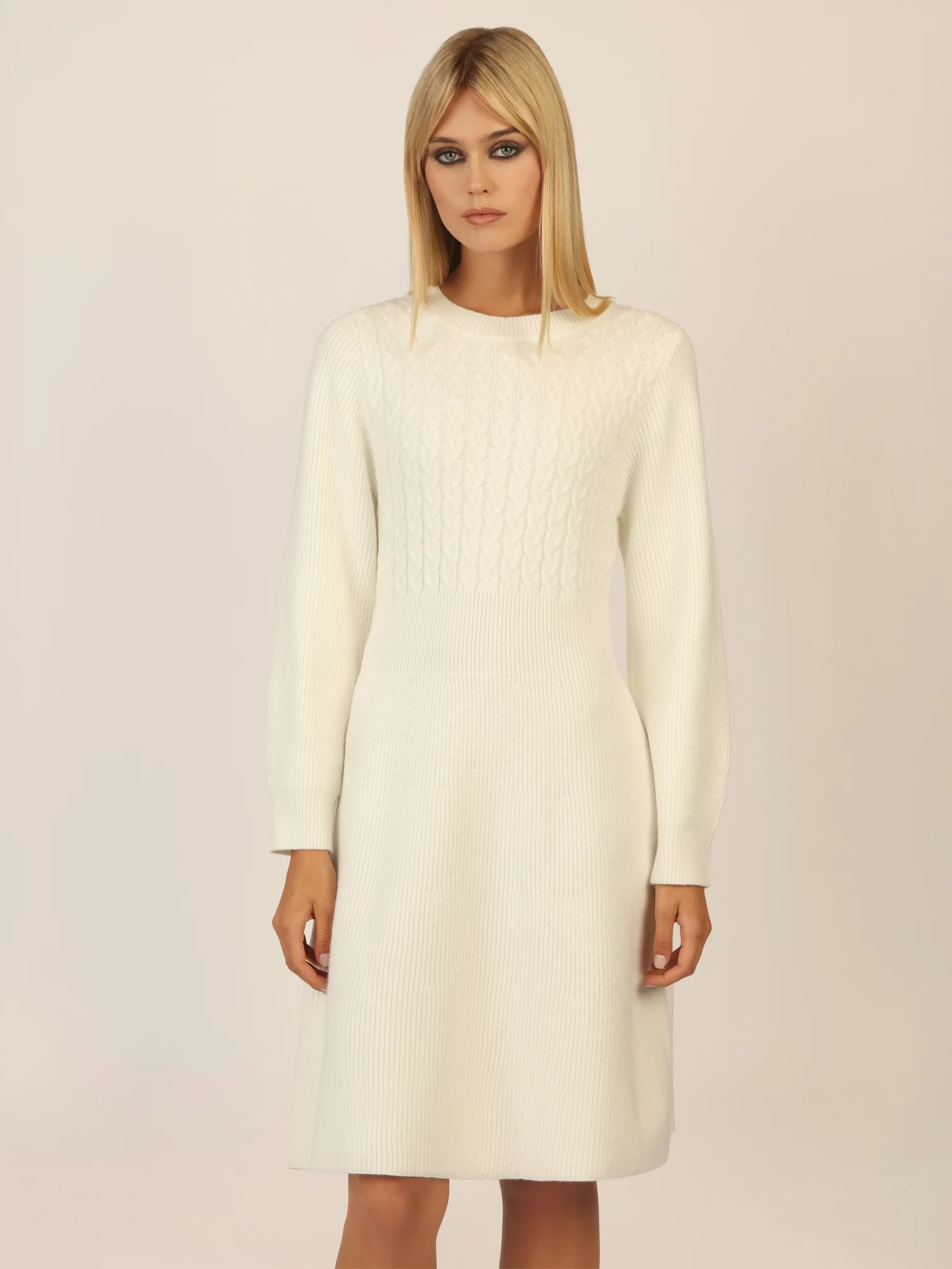 APART Strickkleid mit Zopfmuster | creme - Image 4