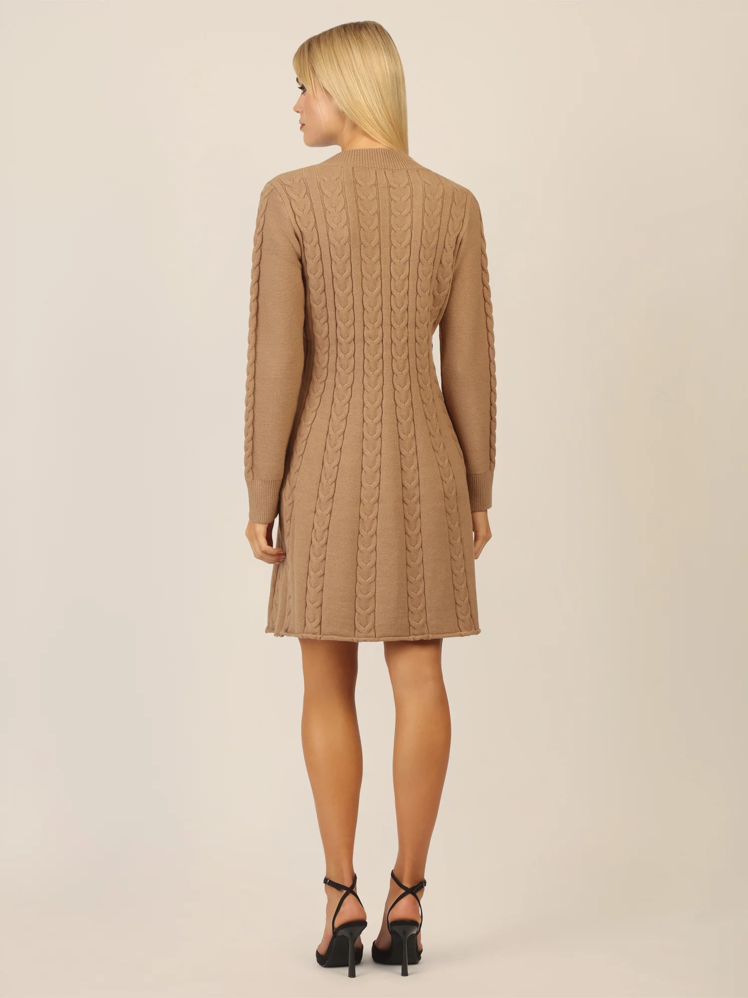 APART Strickkleid mit Zopfmuster und V-Ausschnitt | camel - Image 2