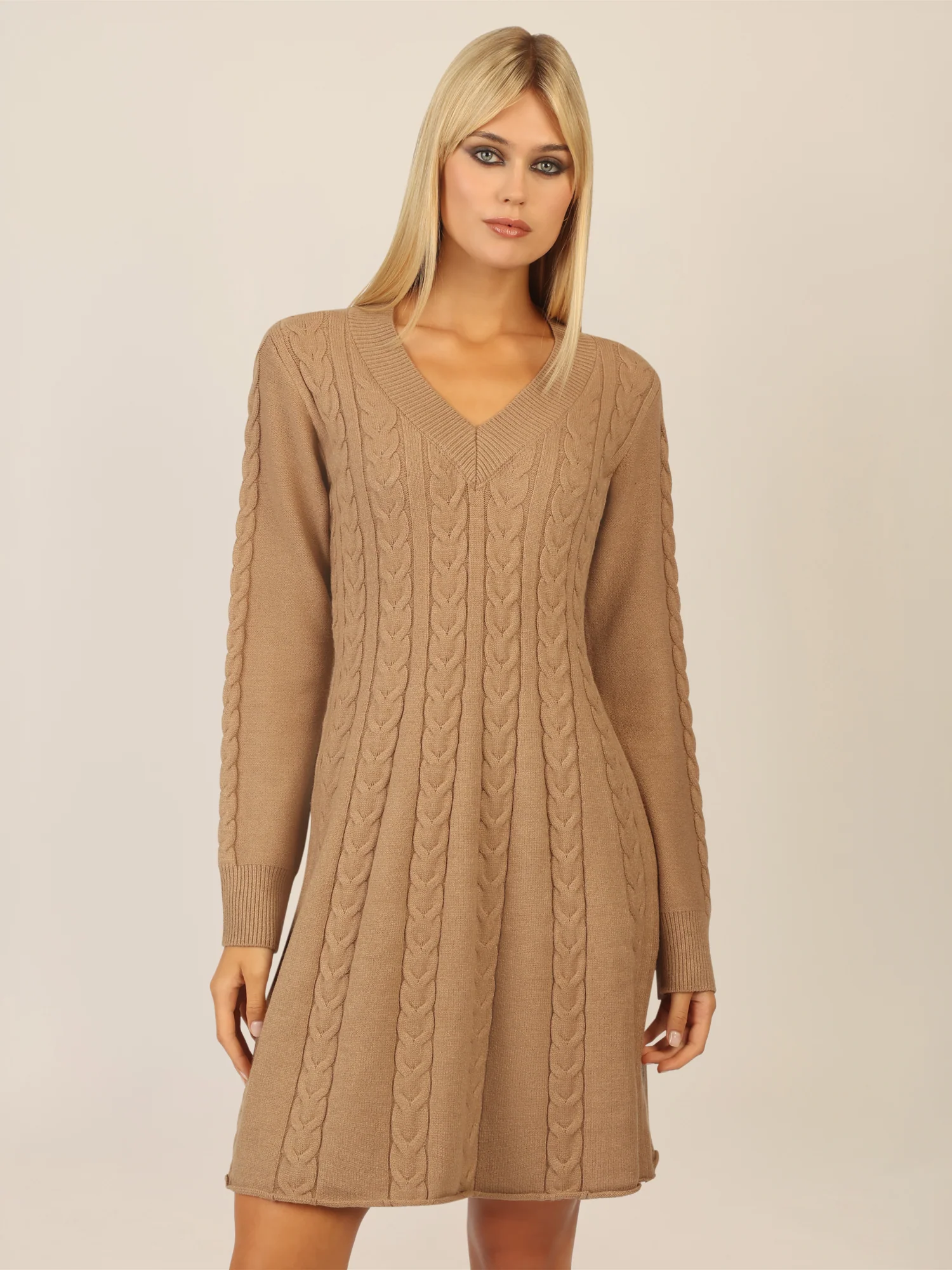 APART Strickkleid mit Zopfmuster und V-Ausschnitt | camel - Image 4