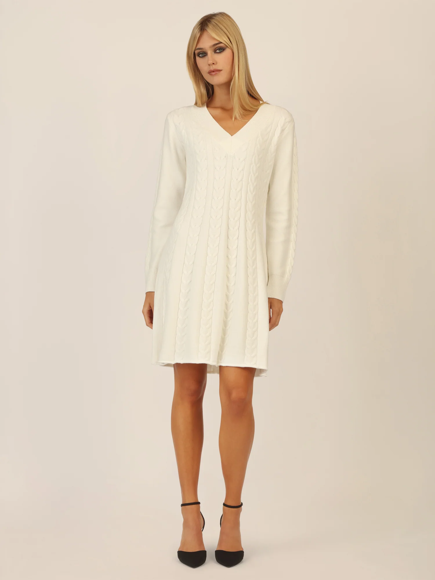 APART Strickkleid mit Zopfmuster und V-Ausschnitt | creme - Image 6