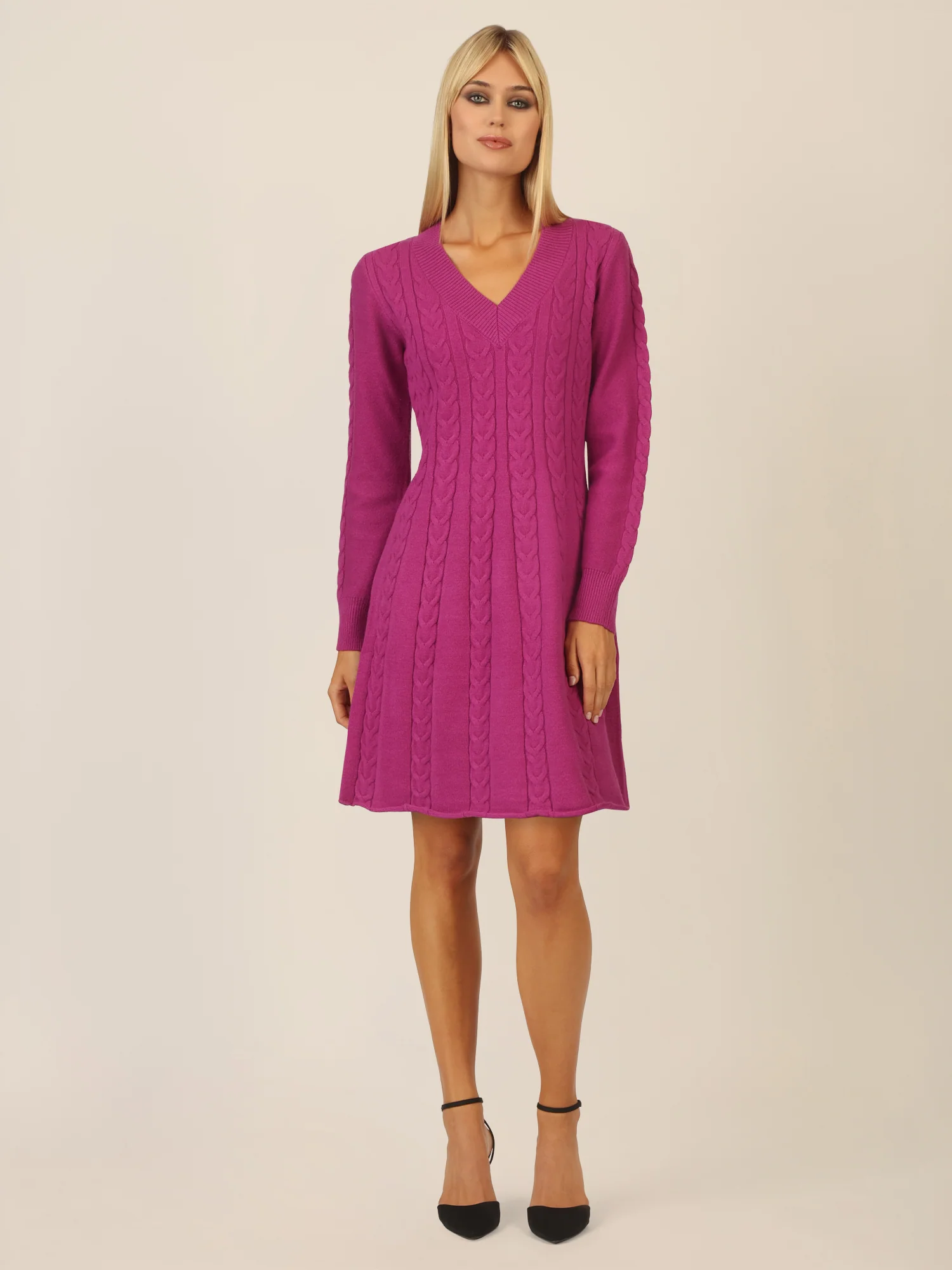 APART Strickkleid mit Zopfmuster und V-Ausschnitt | lila
