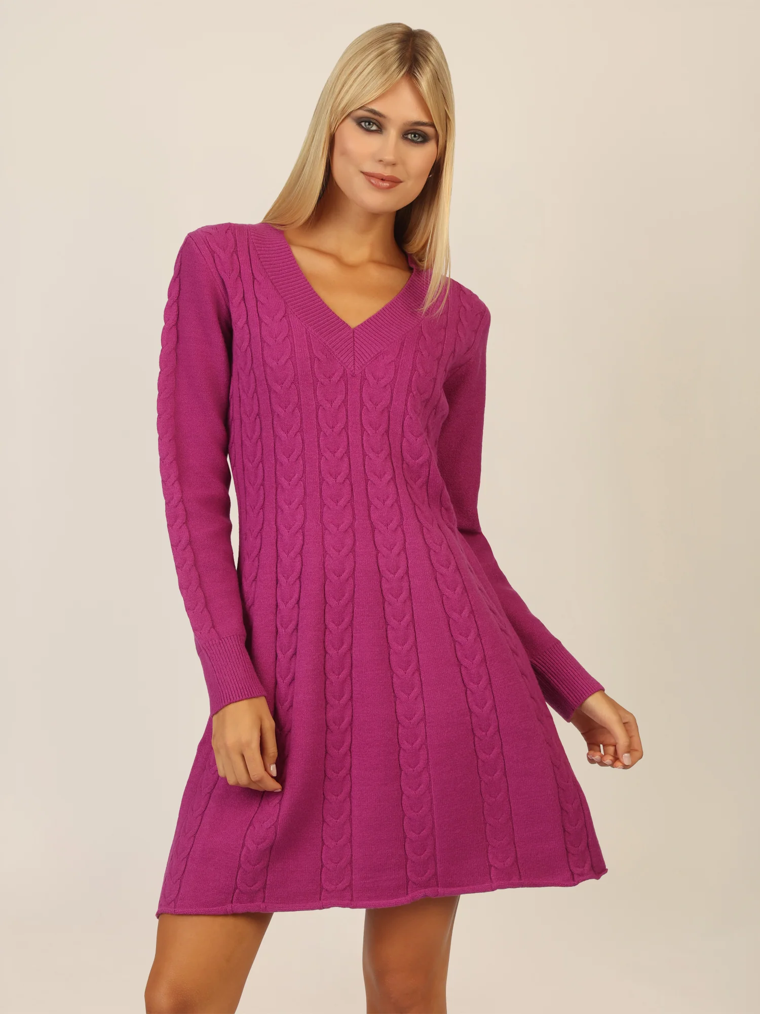 APART Strickkleid mit Zopfmuster und V-Ausschnitt | lila - Image 4