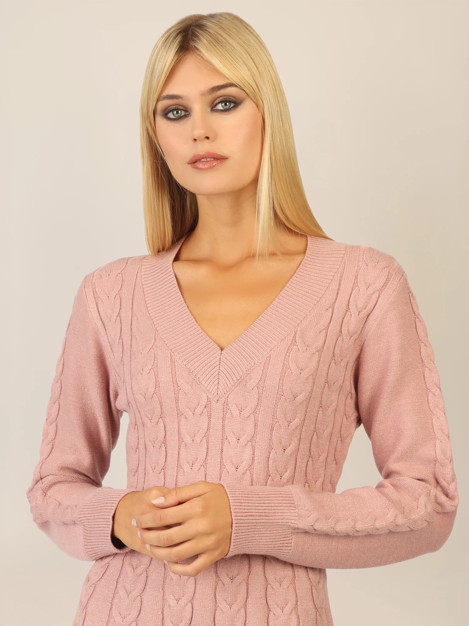 APART Strickkleid mit Zopfmuster und V-Ausschnitt | mauve - Image 5