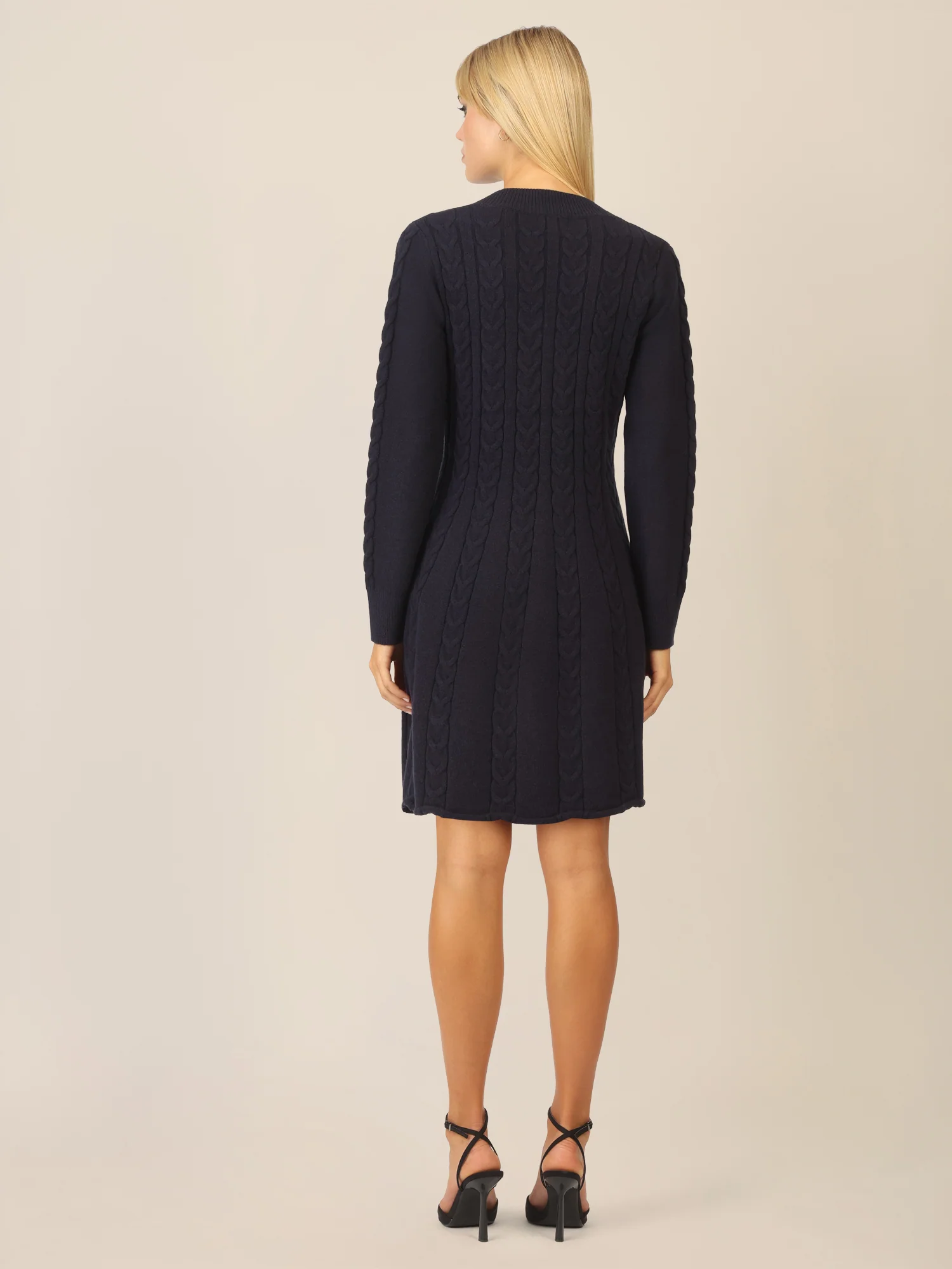 APART Strickkleid mit Zopfmuster und V-Ausschnitt | nachtblau - Image 2