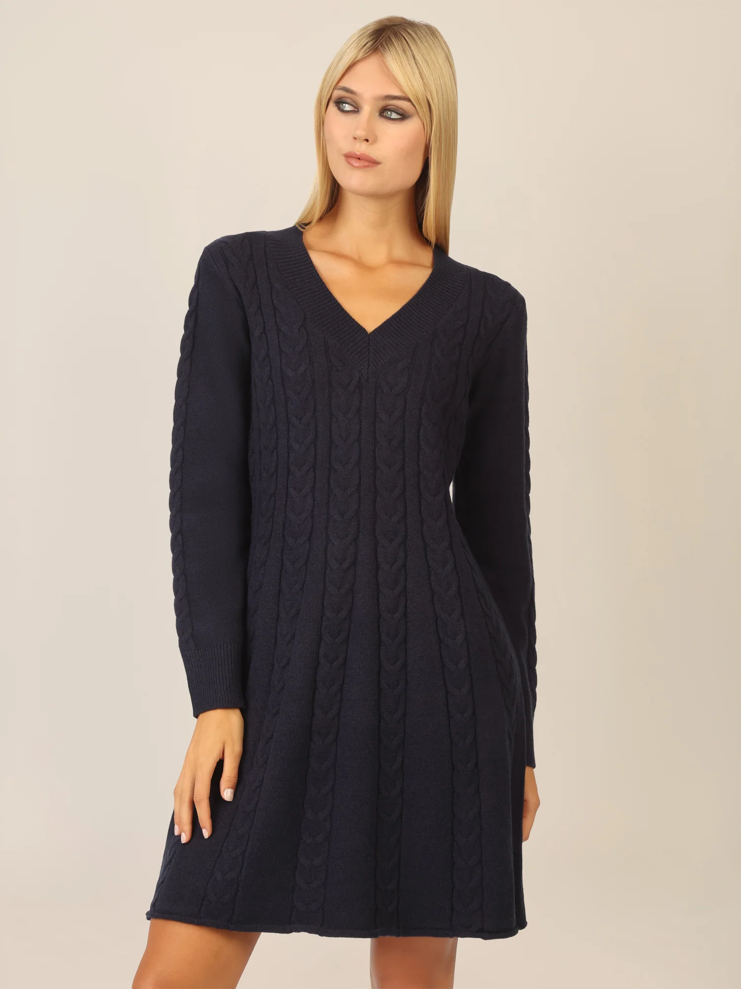 APART Strickkleid mit Zopfmuster und V-Ausschnitt | nachtblau - Image 4
