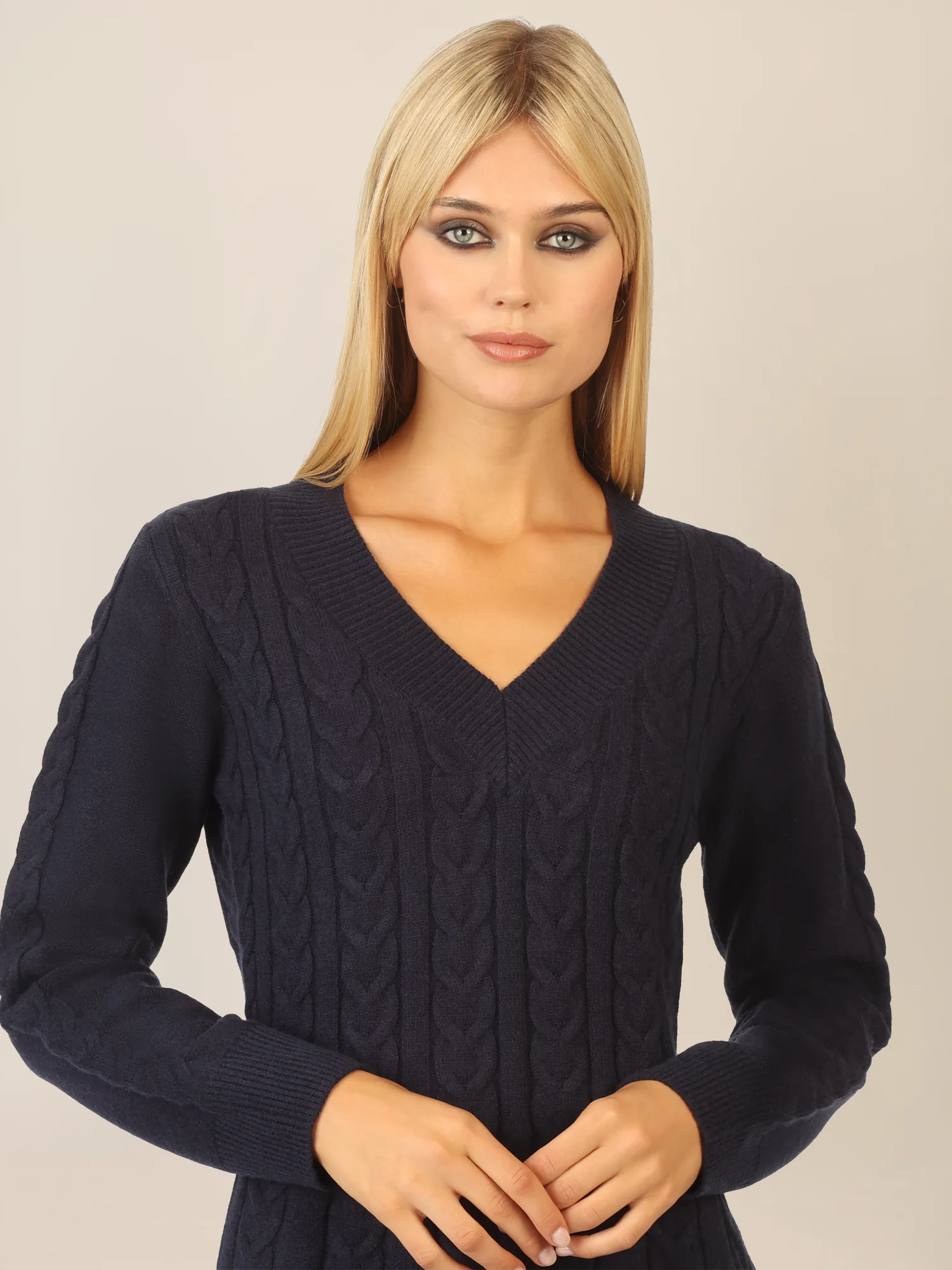APART Strickkleid mit Zopfmuster und V-Ausschnitt | nachtblau - Image 5