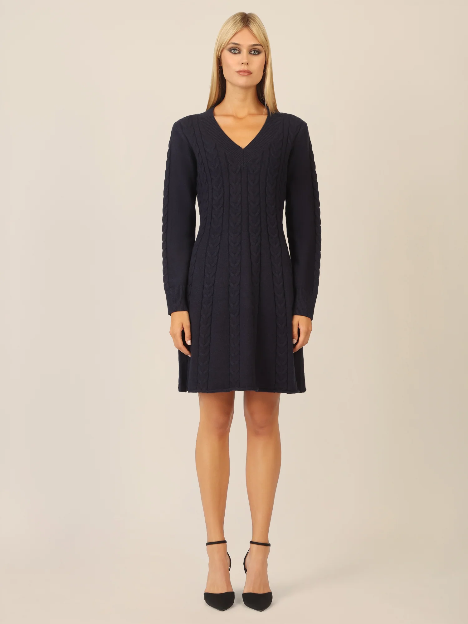 APART Strickkleid mit Zopfmuster und V-Ausschnitt | nachtblau - Image 6