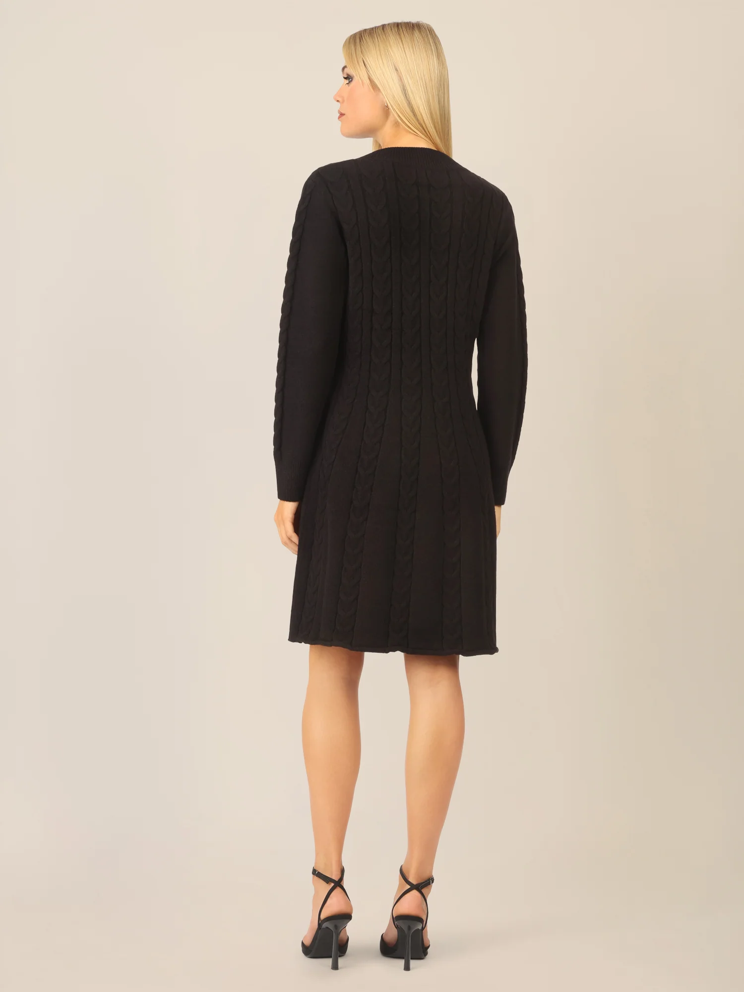 APART Strickkleid mit Zopfmuster und V-Ausschnitt | schwarz - Image 2