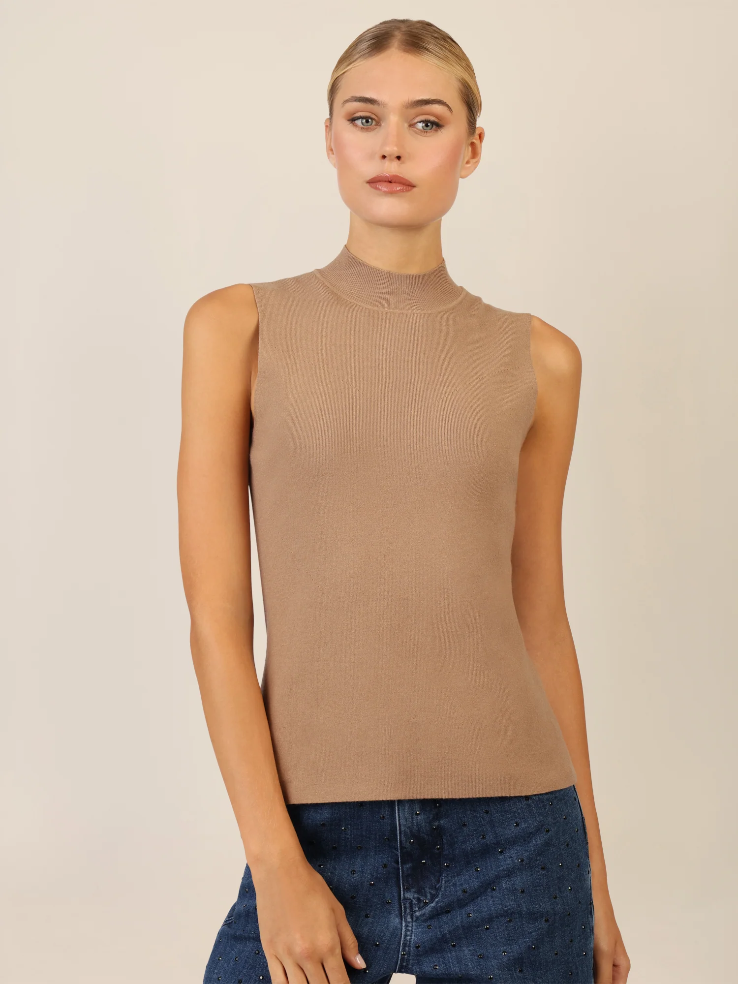 APART Stricktop mit Stehkragen und Ärmellos-Design | camel