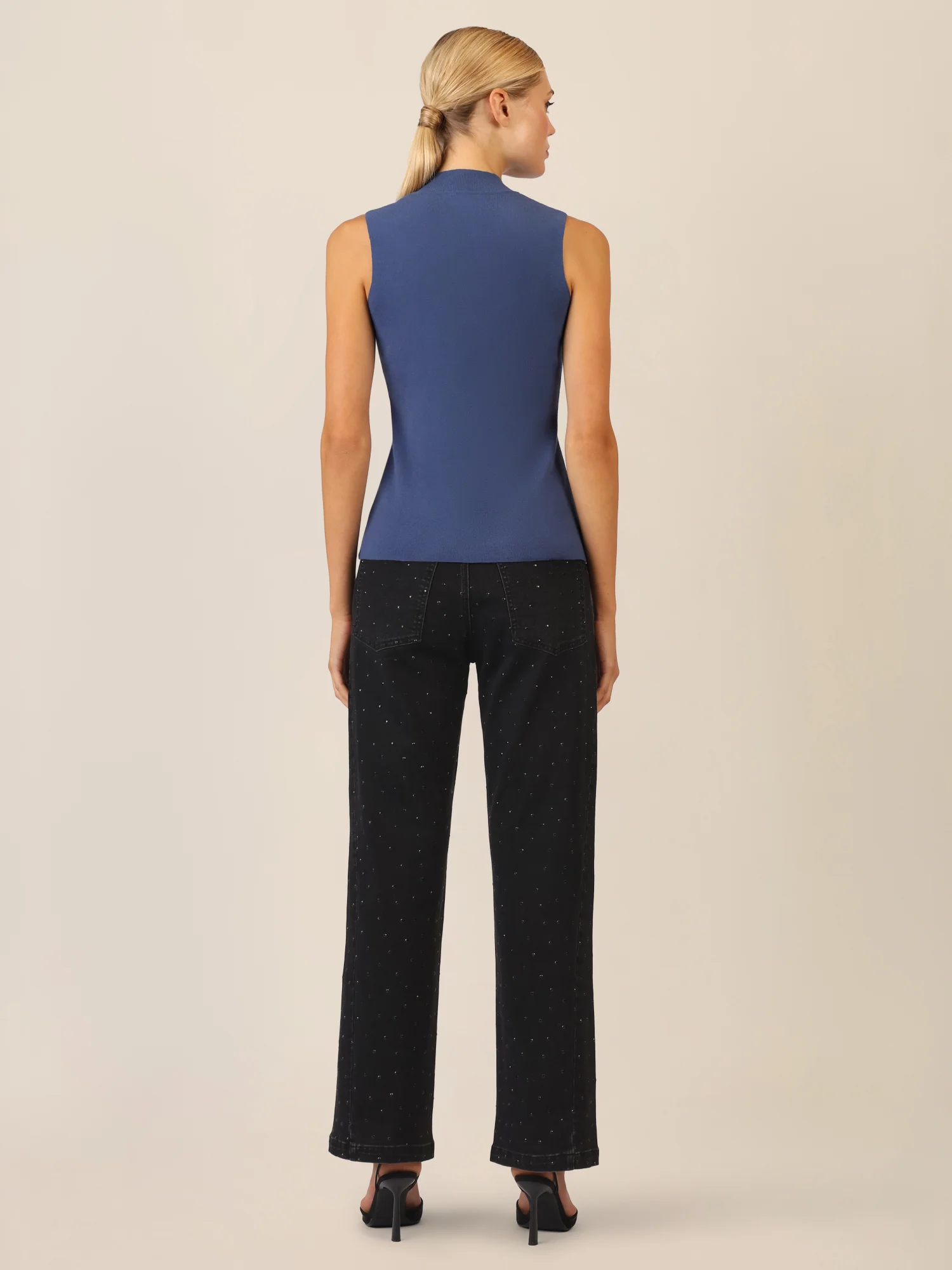 APART Stricktop mit Stehkragen und Ärmellos-Design | mittelblau - Image 3