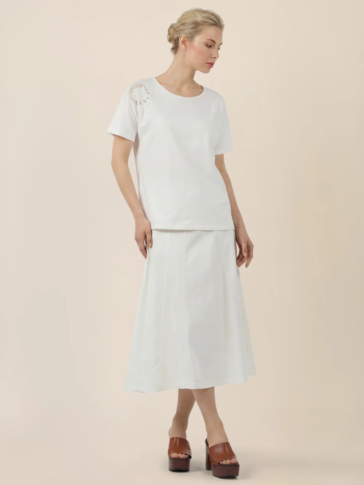 APART T-Shirt mit floraler Spitze auf der Schulter | creme - Image 6