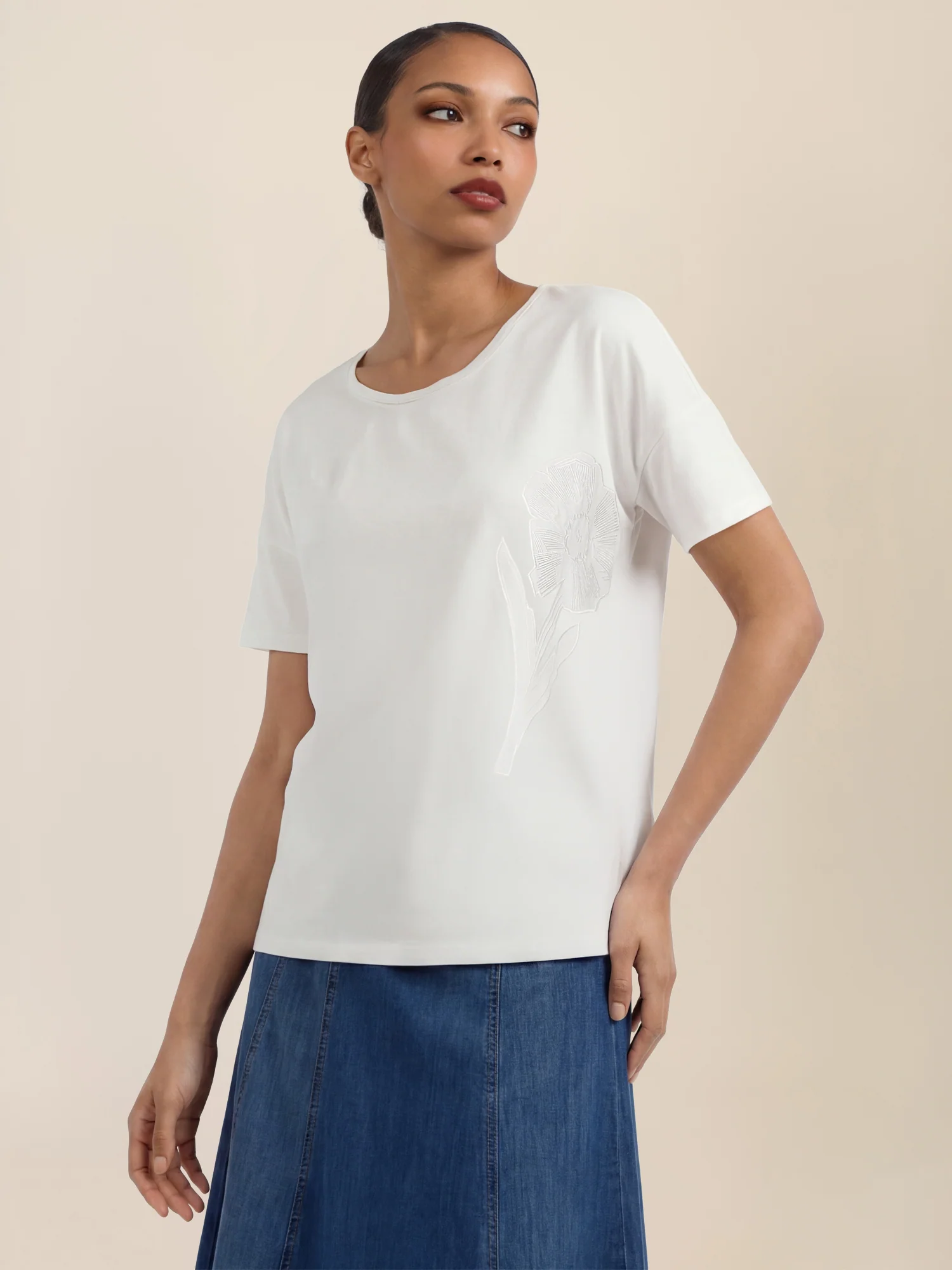 APART T-Shirt mit floraler Ton-in-Ton-Stickerei | creme