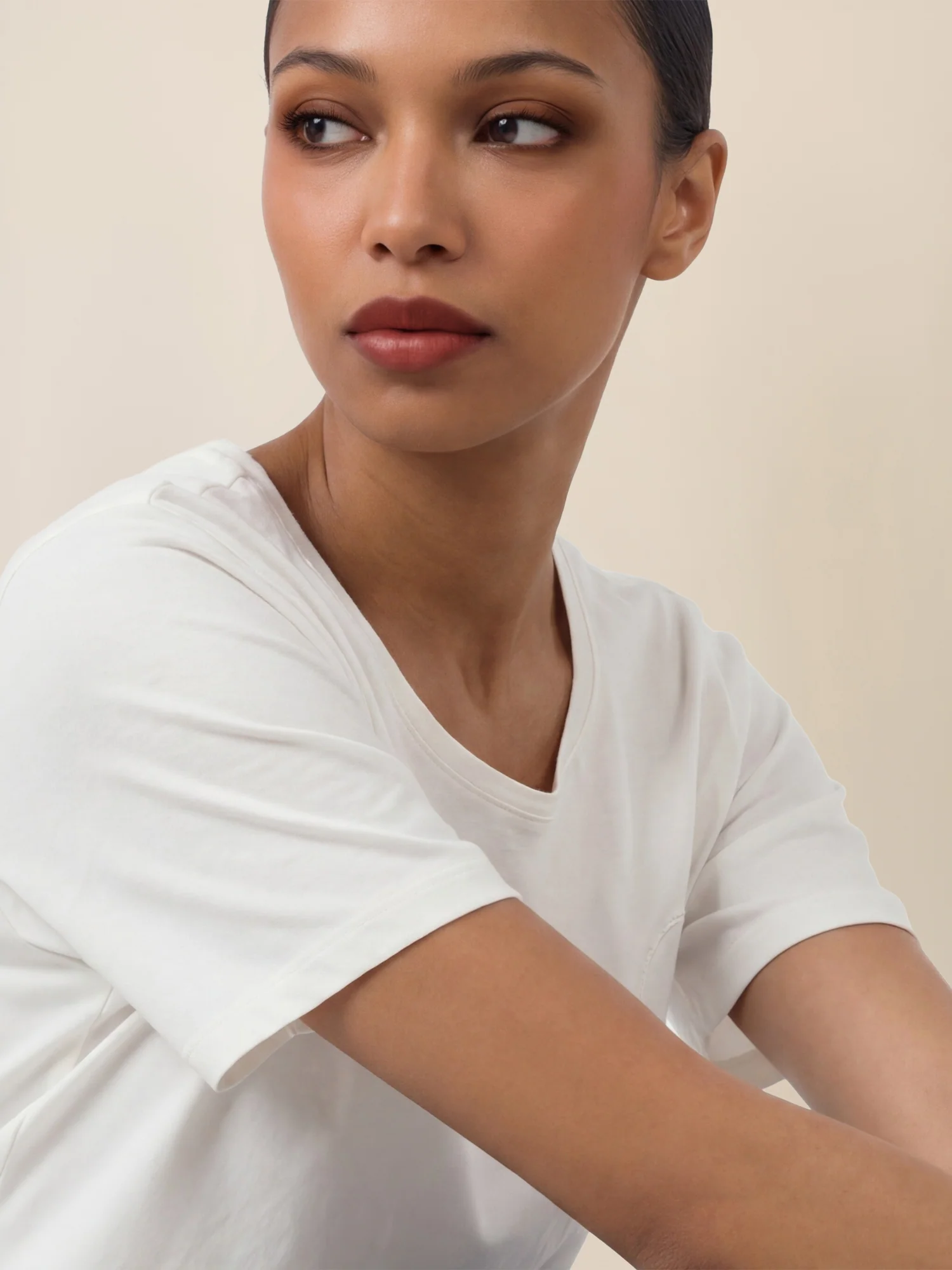 APART T-Shirt mit floraler Ton-in-Ton-Stickerei | creme - Image 7