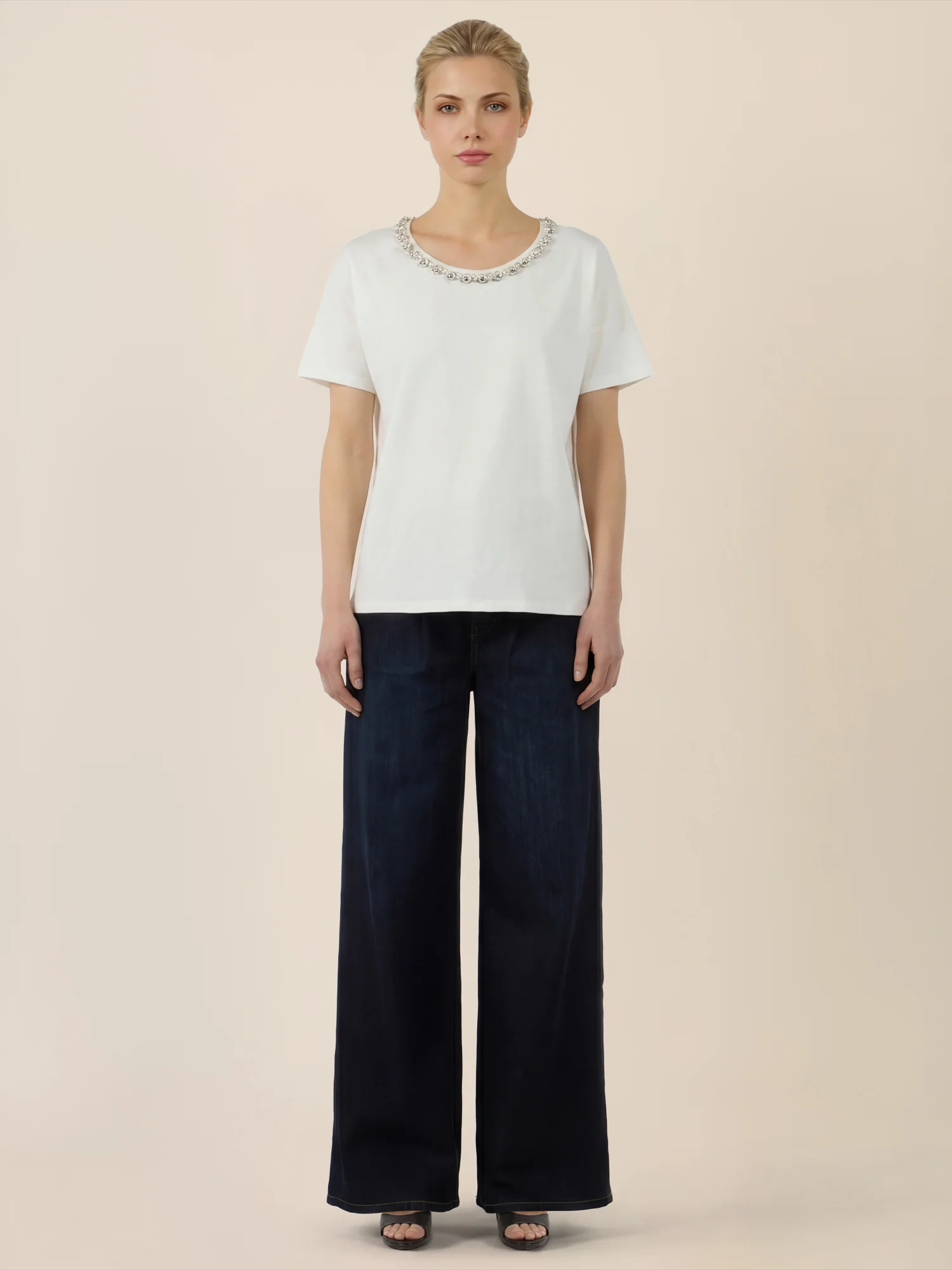 APART T-Shirt mit funkelndem Schmuckkragen | creme - Image 2