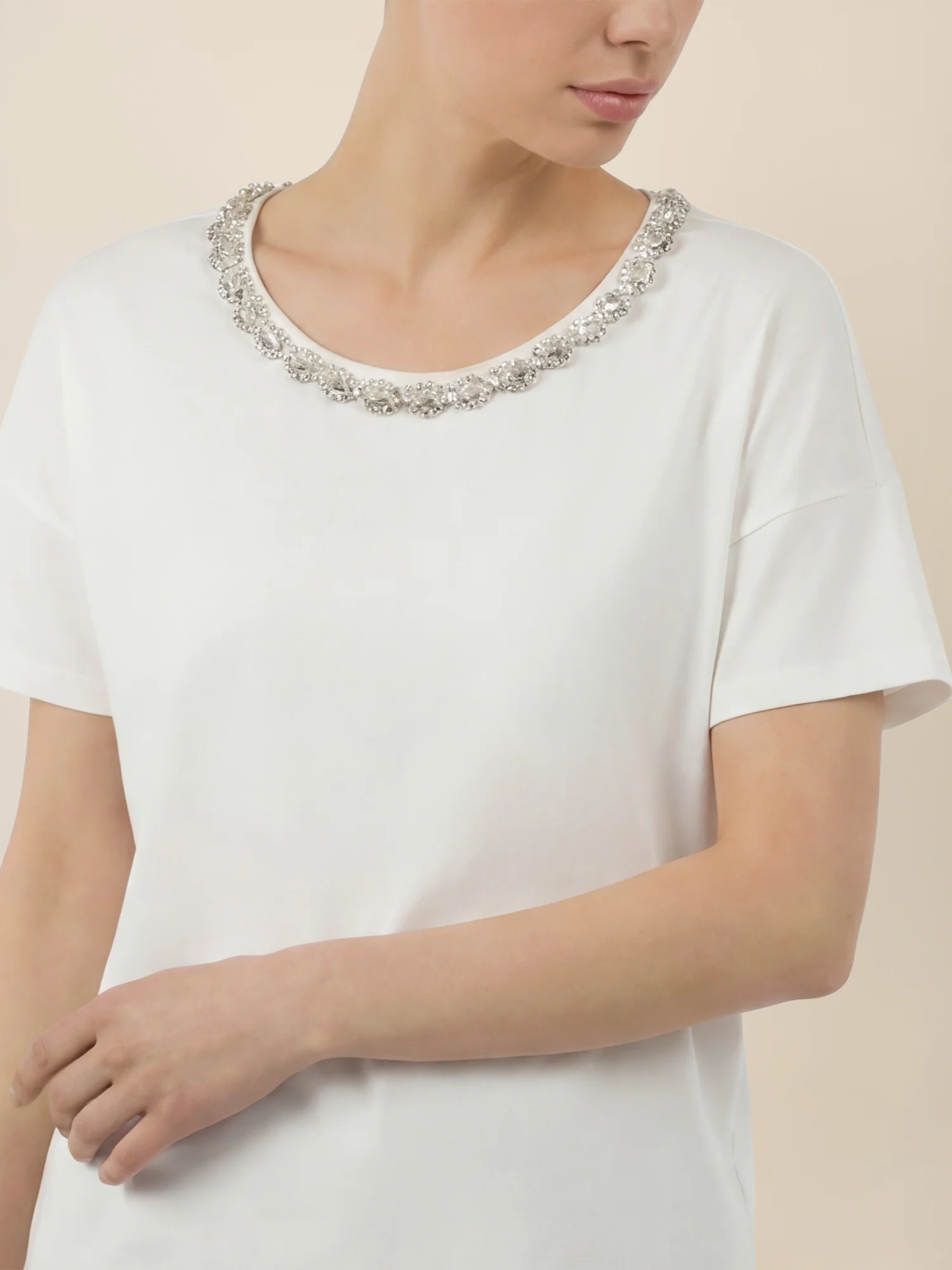 APART T-Shirt mit funkelndem Schmuckkragen | creme - Image 5