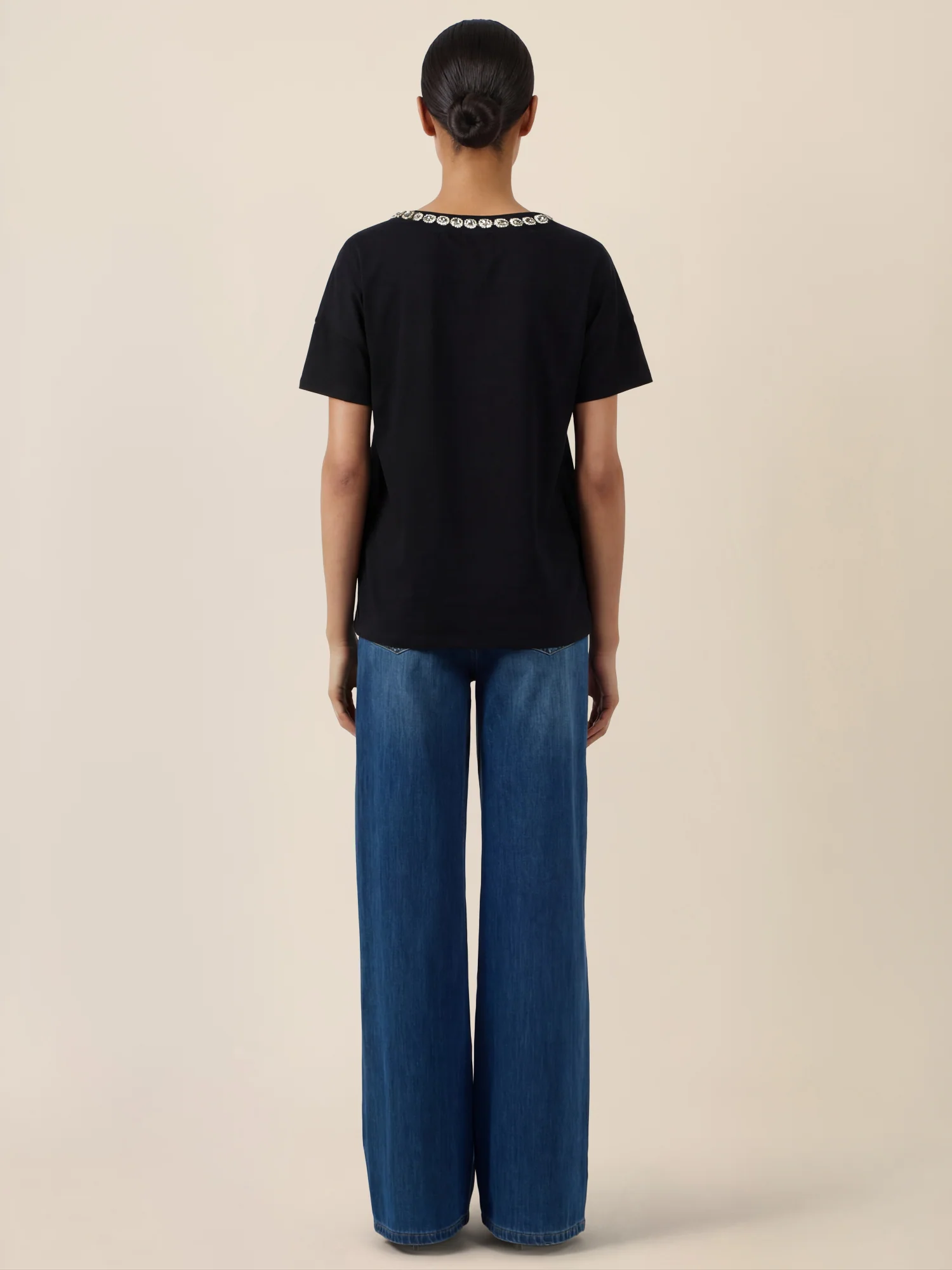 APART T-Shirt mit funkelndem Schmuckkragen | schwarz - Image 5