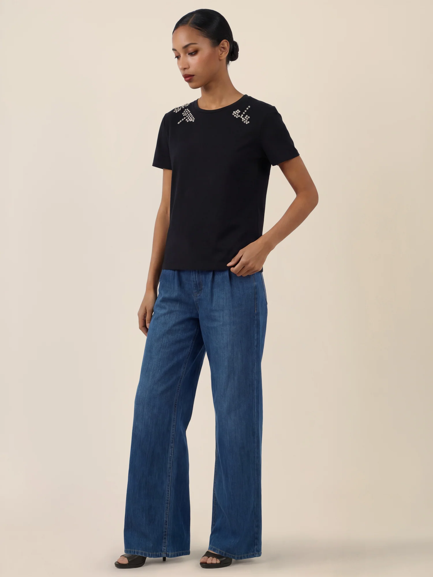 APART T-Shirt mit Schmuckstein-Dekor | schwarz - Image 6