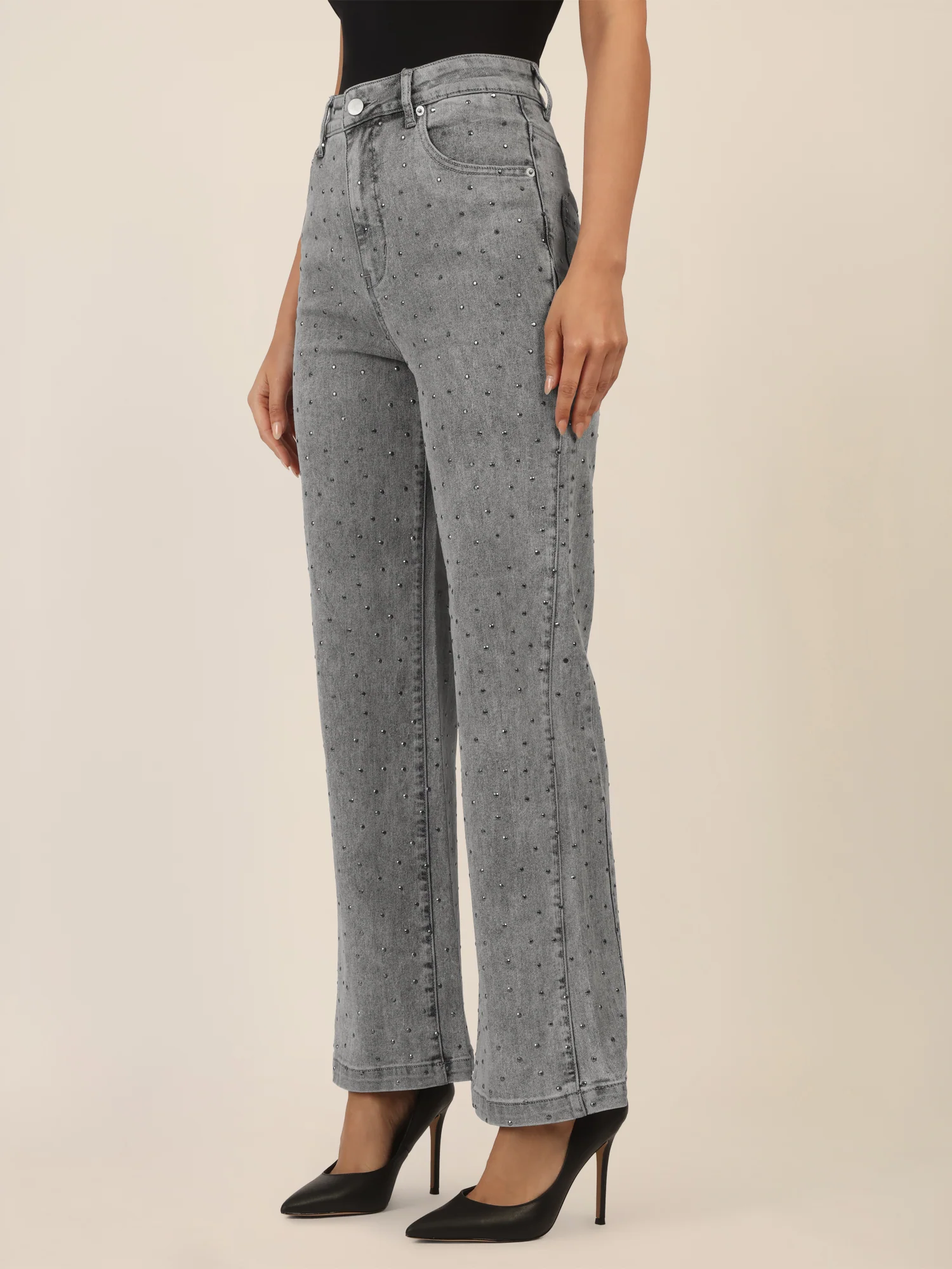 APART Weite Jeans mit Kristallsteinen in Stone- washed Optic | grau