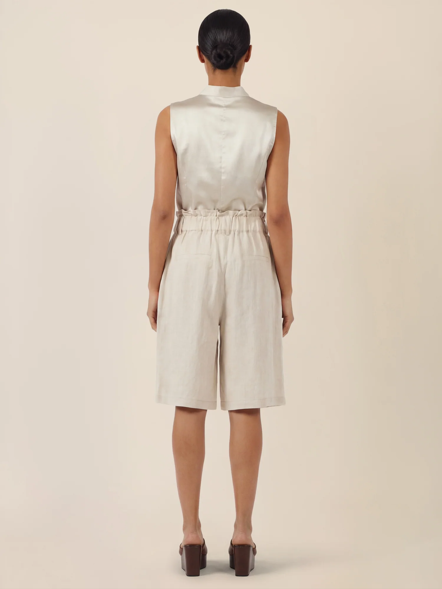 APART Weite Shorts mit Paperbag-Bund und Cargotaschen | beige-meliert - Image 3